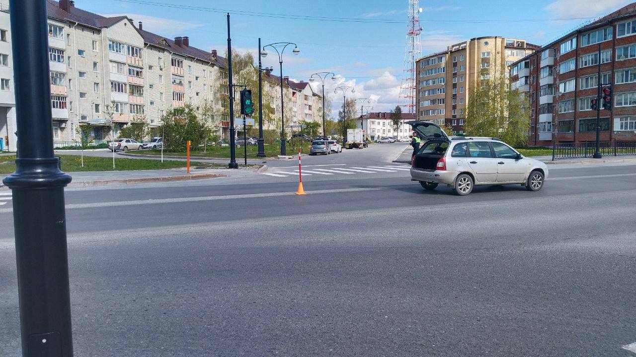 В Тобольске «Лада Калина» сбила школьника, перебегавшего на красный